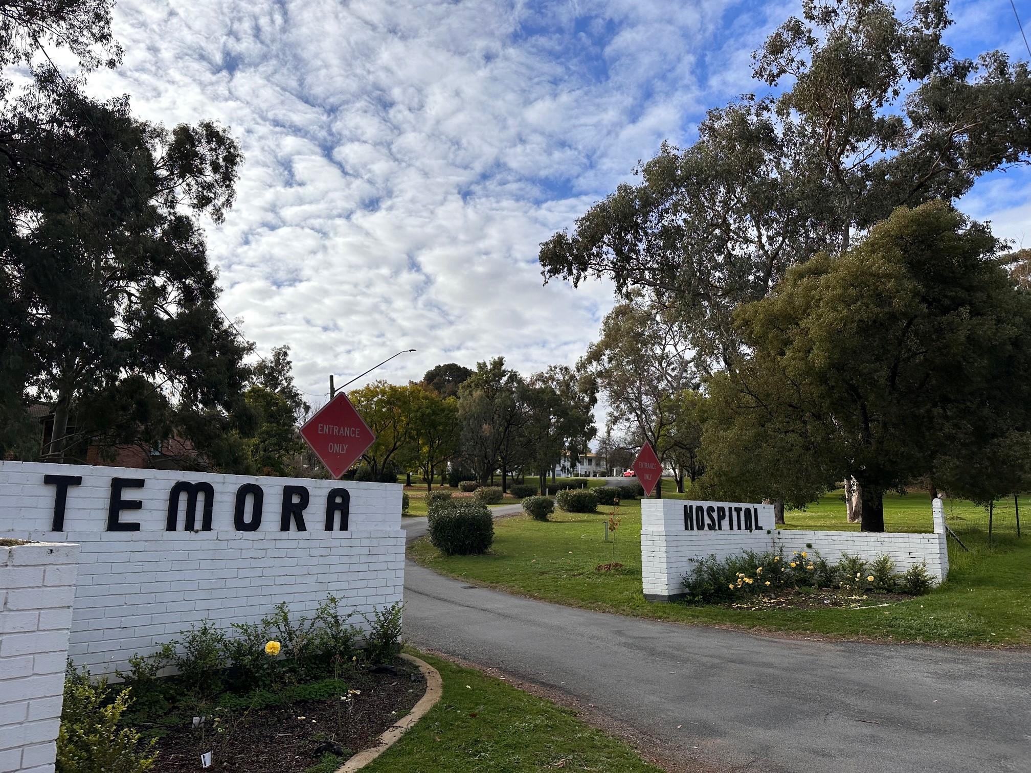 Temora Health Service entrance gate and grounds - June 2023